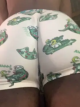 Snapshot of Eyebrows12 chatting on April 3, 2026, 10:08 pm Eyebrows12 online show from April 3, 2026, 10:08 pm