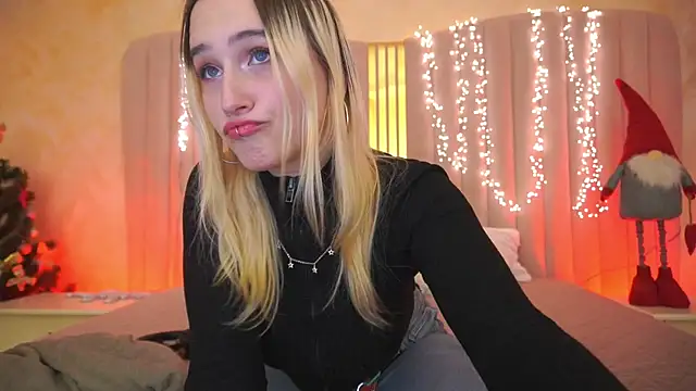 LilElfie online show from January 7, 2026, 2:08 pm