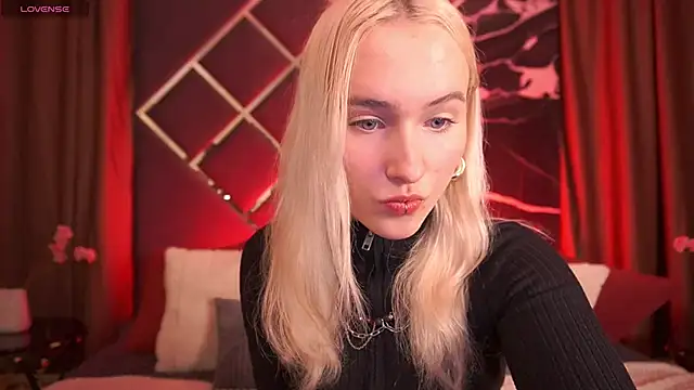 LilElfie online show from February 16, 2026, 11:12 pm