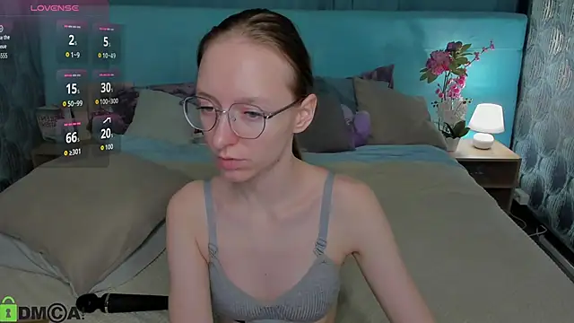 Mia E1fie online show from March 27, 2026, 11:59 pm