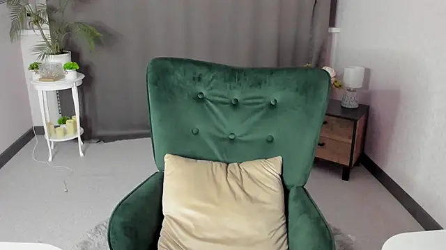 Snapshot of cute_luucy chatting on January 19, 2026, 4:05 am cute luucy online show from January 19, 2026, 4:05 am