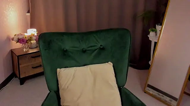 Snapshot of cute_luucy chatting on February 2, 2026, 3:27 am cute luucy online show from February 2, 2026, 3:27 am