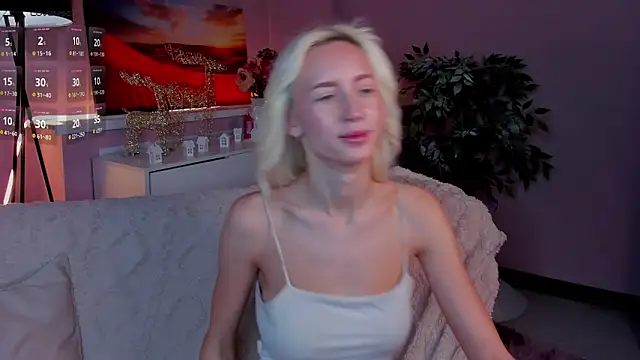Snapshot of cute_luucy chatting on February 5, 2026, 4:06 am cute luucy online show from February 5, 2026, 4:06 am