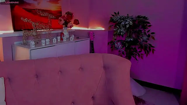 Snapshot of cute_luucy chatting on February 6, 2026, 3:55 am cute luucy online show from February 6, 2026, 3:55 am