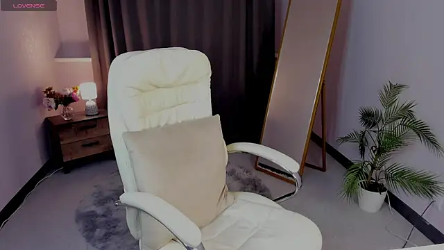 Snapshot of cute_luucy chatting on February 26, 2026, 4:11 am cute luucy online show from February 26, 2026, 4:11 am