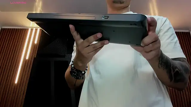 marco garciia  online show from October 4, 2025, 11:14 pm