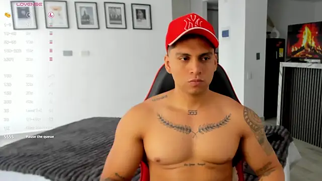 Nicolasmontoya16 online show from November 7, 2025, 5:35 pm