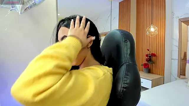 julieta rosee online show from December 17, 2025, 9:43 pm