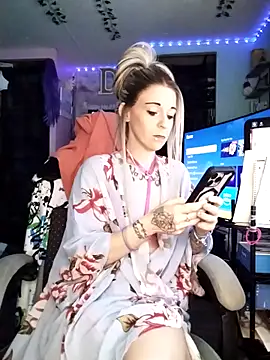 Purple2StayThnxx online show from February 22, 2026, 6:24 am