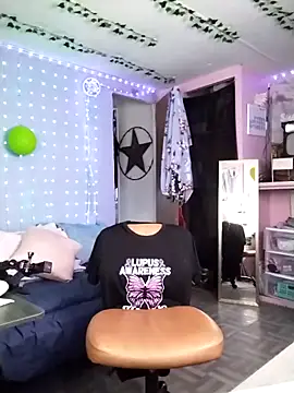 Purple2StayThnxx online show from April 3, 2026, 12:36 pm