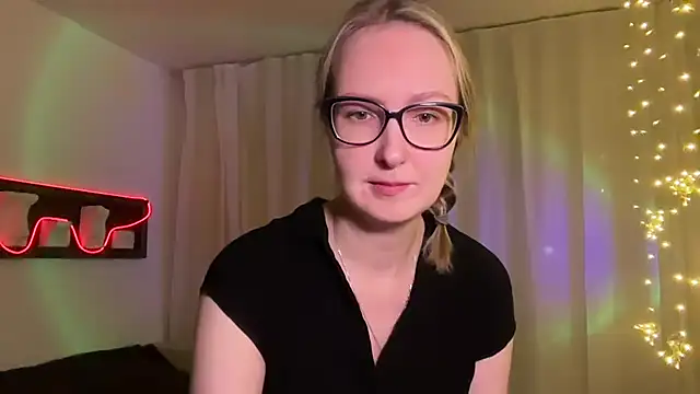 KiraxFate online show from September 12, 2025, 5:57 pm