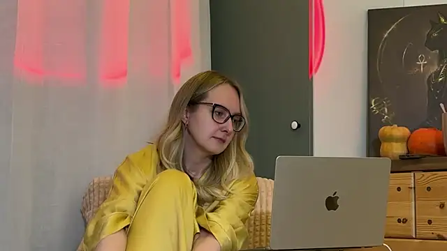 KiraxFate online show from November 13, 2025, 6:51 pm