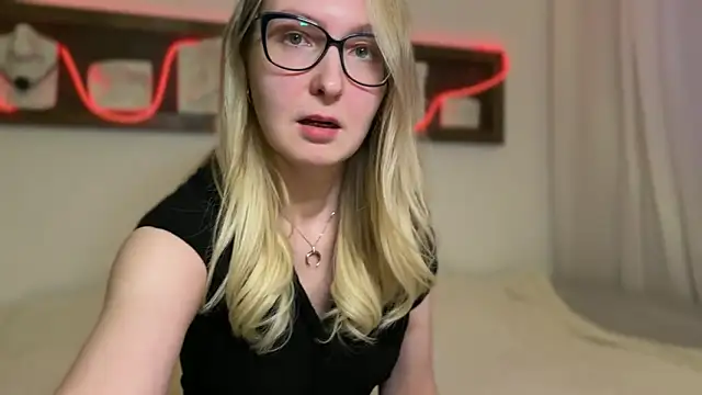 KiraxFate online show from November 14, 2025, 5:11 pm