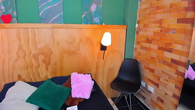 milavega  online show from October 14, 2025, 12:06 pm