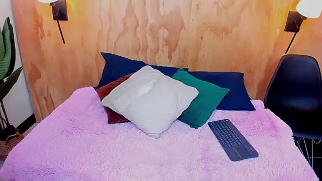 milavega  online show from October 19, 2025, 12:06 pm