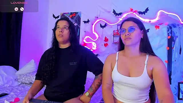 Snapshot of Dilan_and_Mia chatting on October 14, 2025, 9:59 pm Dilan and Mia online show from October 14, 2025, 9:59 pm