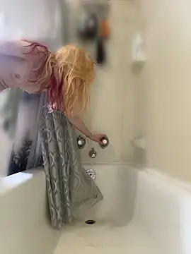 SeccySerena online show from April 12, 2026, 6:24 pm