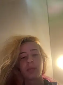 Snapshot of SeccySerena chatting on April 20, 2026, 3:37 pm SeccySerena online show from April 20, 2026, 3:37 pm
