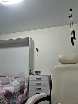 Monna online show from March 17, 2025, 5:05 pm