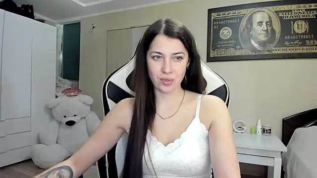 Snapshot of EmiLovsi chatting on October 8, 2025, 8:06 pm EmiLovsi online show from October 8, 2025, 8:06 pm