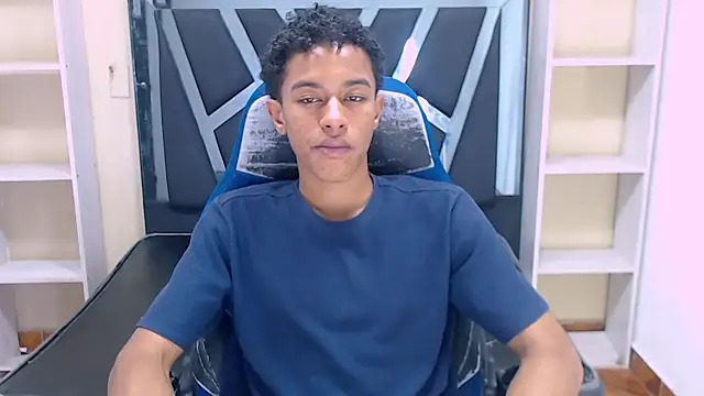 Snapshot of Rocco_Grey chatting on September 24, 2025, 7:39 pm Rocco Grey online show from September 24, 2025, 7:39 pm