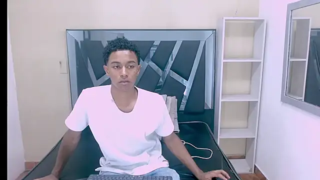 Snapshot of Rocco_Grey chatting on October 2, 2025, 7:43 pm Rocco Grey online show from October 2, 2025, 7:43 pm