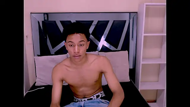 Snapshot of Rocco_Grey chatting on October 3, 2025, 8:17 pm Rocco Grey online show from October 3, 2025, 8:17 pm