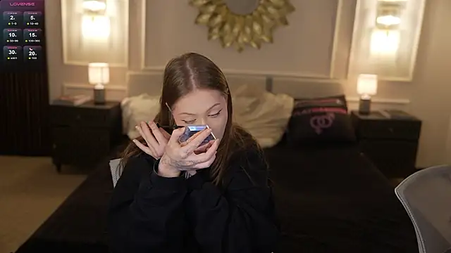 Snapshot of Esmie_Smile chatting on February 5, 2026, 7:29 pm Esmie Smile online show from February 5, 2026, 7:29 pm