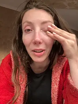 HellaryTourent online show from October 29, 2025, 7:26 pm