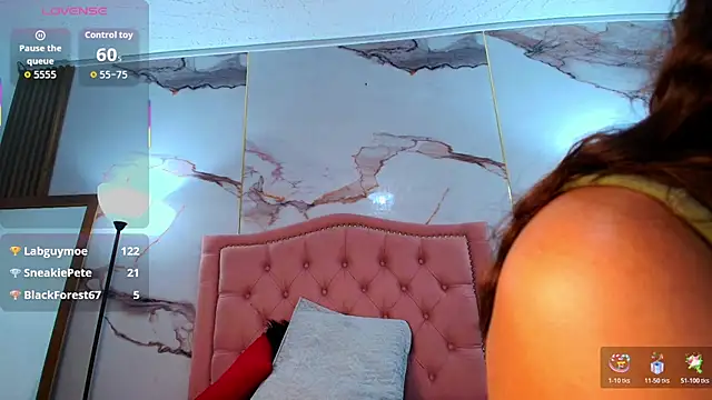 AlyaThompson online show from December 5, 2025, 4:10 am