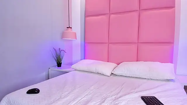 JulianaValencia online show from March 6, 2026, 2:30 am