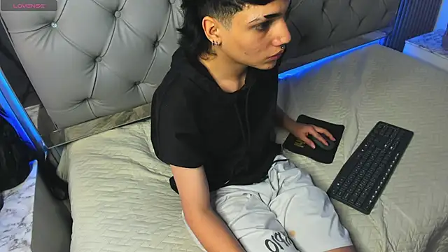 Snapshot of SamBlack_ chatting on September 21, 2025, 1:40 am SamBlack online show from September 21, 2025, 1:40 am