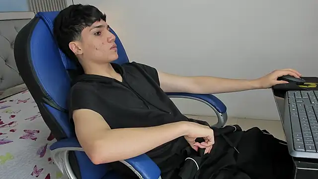 SamBlack  online show from April 20, 2026, 9:38 pm