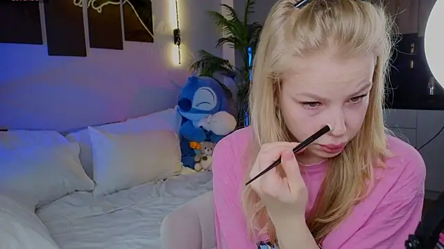 Snapshot of emilyshepar_d chatting on April 22, 2026, 2:14 am emilyshepar d online show from April 22, 2026, 2:14 am