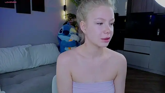 emilyshepar d online show from June 19, 2026, 2:16 am