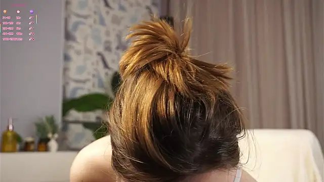 QueenieGitt online show from April 15, 2026, 1:34 am