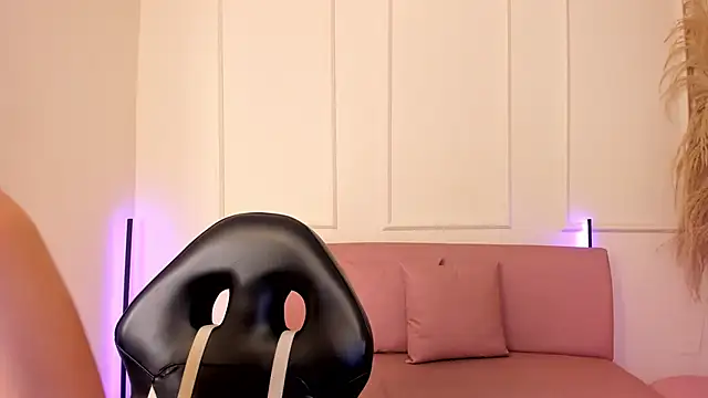 Lilily lv online show from December 18, 2025, 12:22 pm