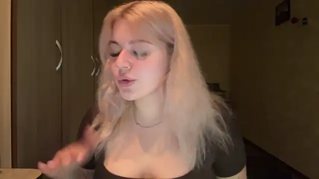 sunshinyflash online show from November 19, 2025, 5:13 pm