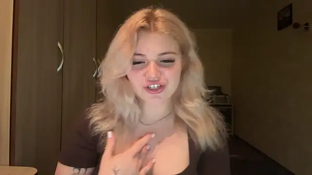 sunshinyflash online show from November 22, 2025, 5:12 pm