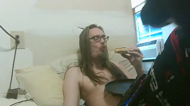Snapshot of dandonn chatting on July 7, 2026, 11:53 pm dandonn online show from July 7, 2026, 11:53 pm