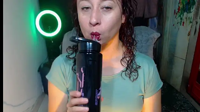 Milf Valeria online show from November 11, 2025, 2:06 pm