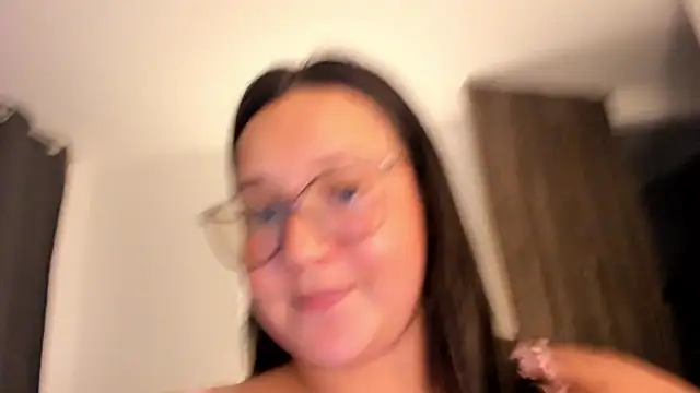 Snapshot of Kyleighc chatting on February 9, 2026, 11:42 pm Kyleighc online show from February 9, 2026, 11:42 pm