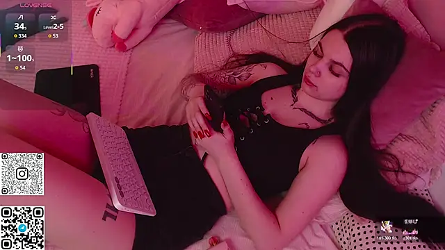 Michela Fruet online show from April 15, 2026, 1:01 am