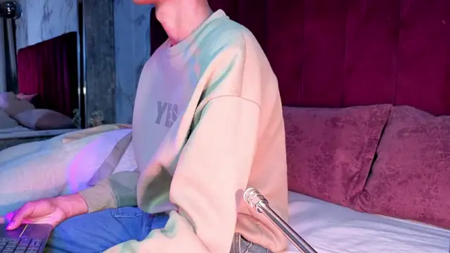 PrincePoppy online show from March 31, 2026, 2:02 am