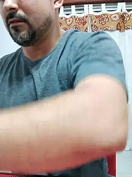 Bradd 32 online show from November 10, 2025, 1:48 am