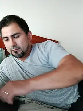 Bradd 32 online show from November 30, 2025, 6:45 pm