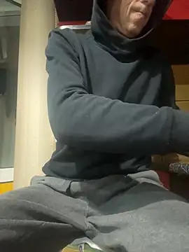 Snapshot of adiluci1 chatting on October 20, 2025, 5:35 pm adiluci1 online show from October 20, 2025, 5:35 pm