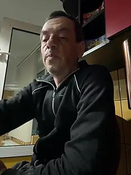 Snapshot of adiluci1 chatting on April 5, 2026, 2:20 am adiluci1 online show from April 5, 2026, 2:20 am