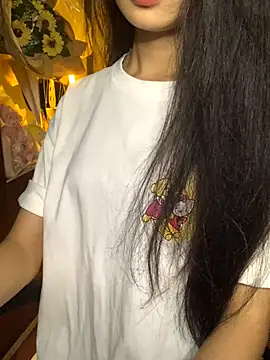 Nhinhi18 online show from November 10, 2025, 3:11 pm