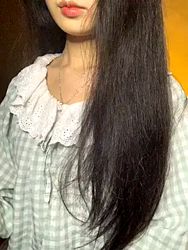 Nhinhi18 online show from November 30, 2025, 3:27 pm